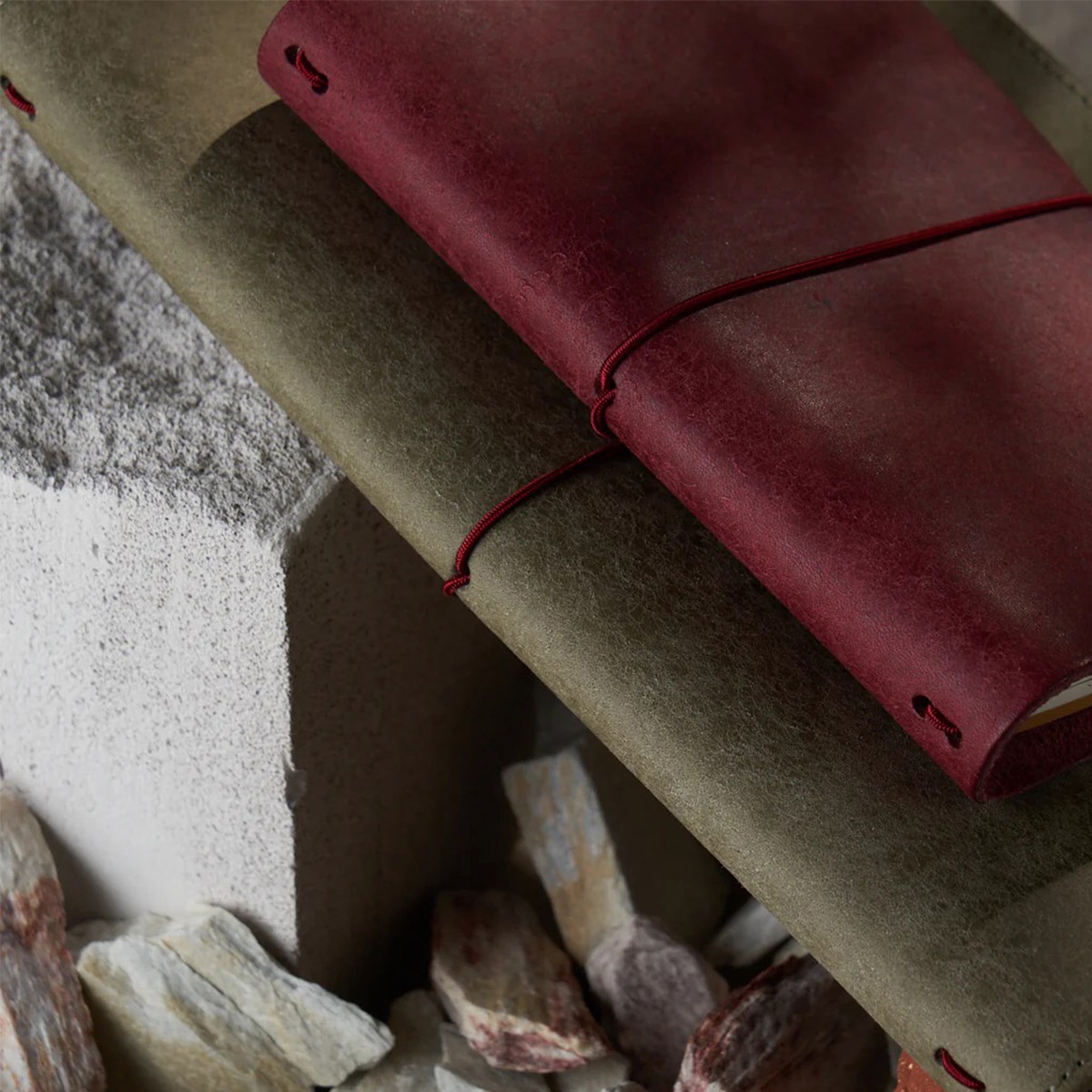 PAPER REPUBLIC Δερμάτινο Σημειωματάριο Grand Voyageur - Pocket / Stone Grey