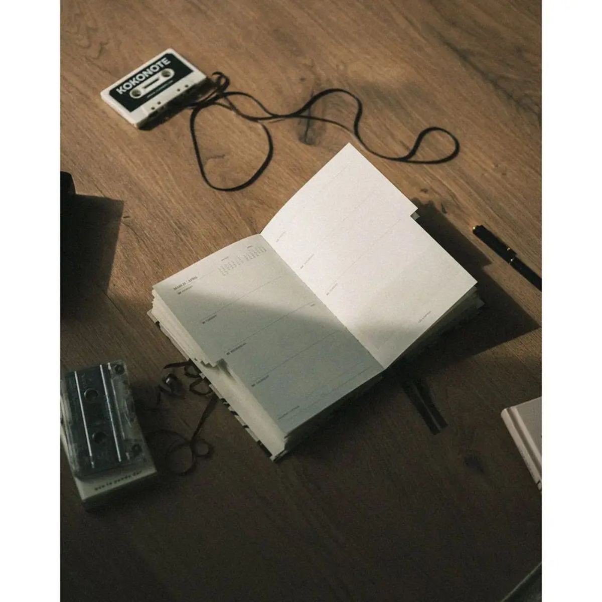 Kokonote Premium Εβδομαδιαίο Ημερολόγιο 2026 Classy Midnight Dahlia