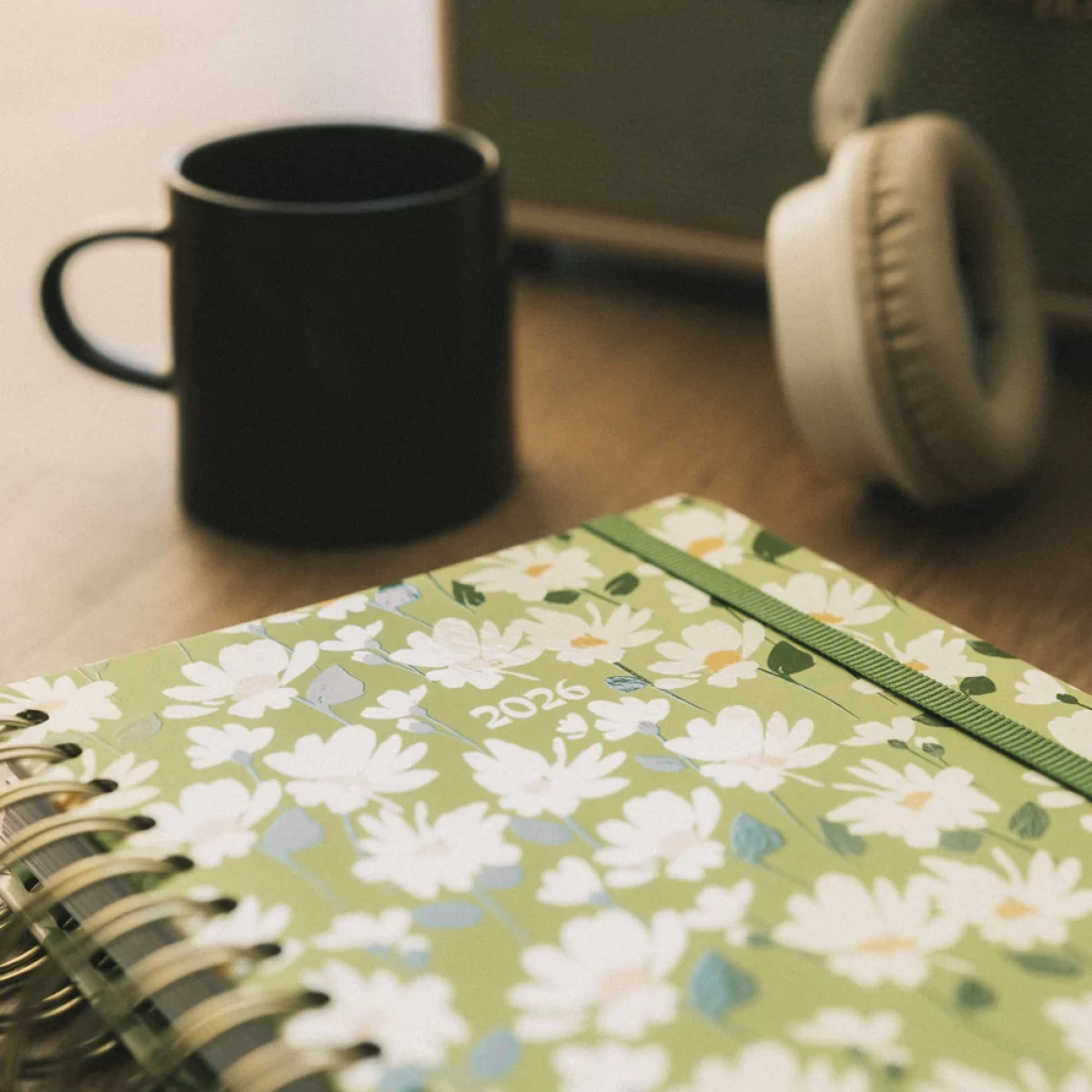 Kokonote Premium Σπιράλ Ημερήσιο Ημερολόγιο 2026 12μηνο Muse Daisy Cottage