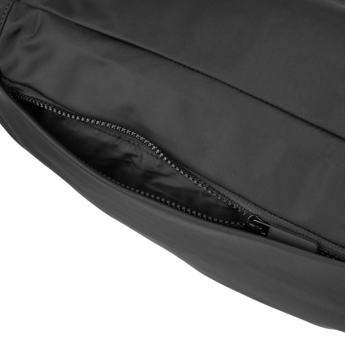 ROKA London All Black Oval Τσάντα Crossbody Black από Ανακυκλωμένο Nylon XL 9.4L