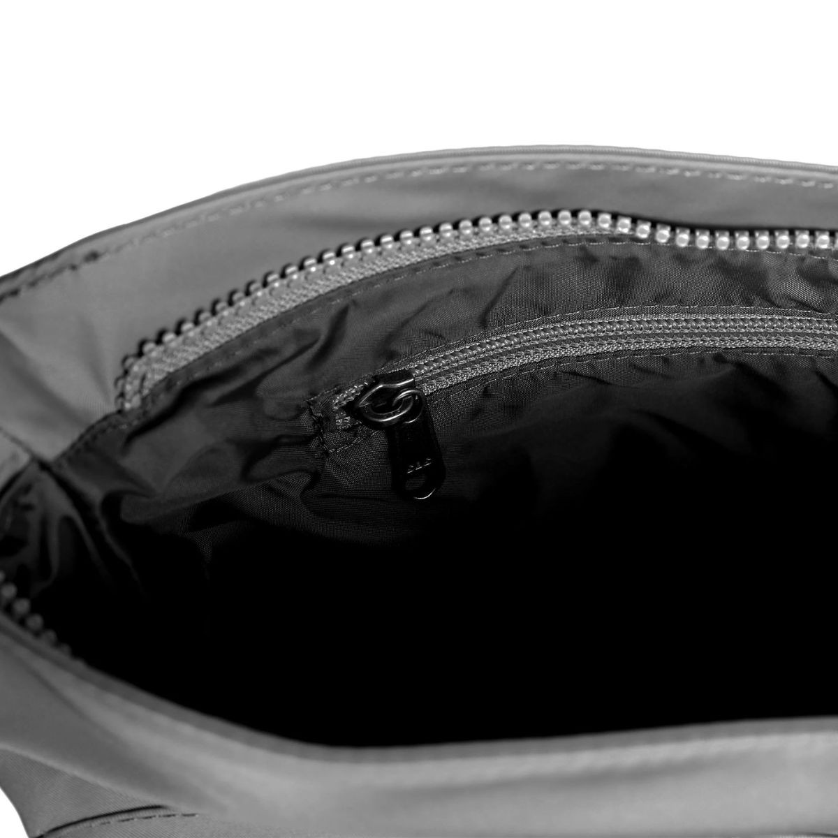 ROKA London Kennington B Τσάντα Crossbody Stormy από Ανακυκλωμένο Nylon Medium