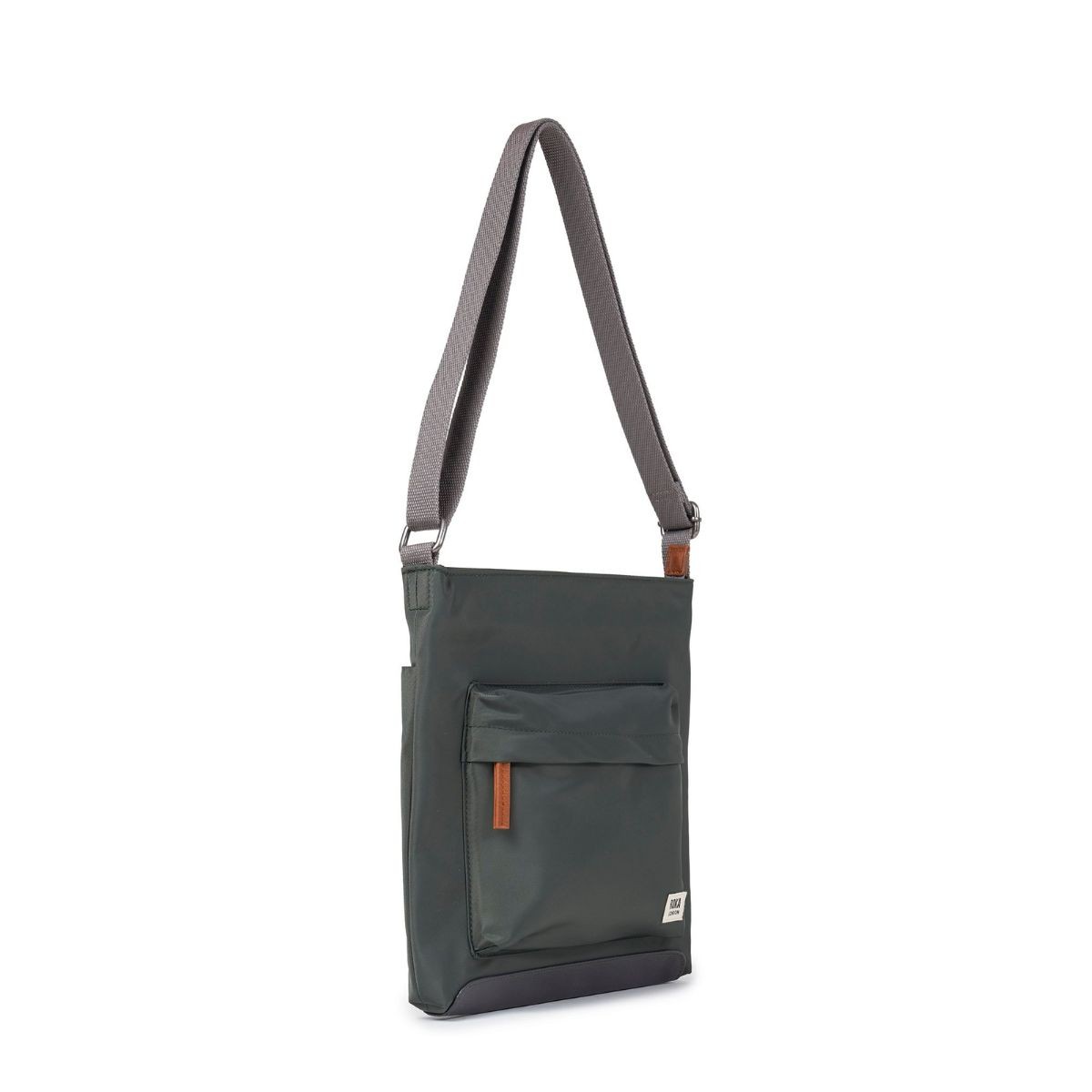 ROKA London Kennington B Τσάντα Crossbody Thyme από Ανακυκλωμένο Nylon Medium