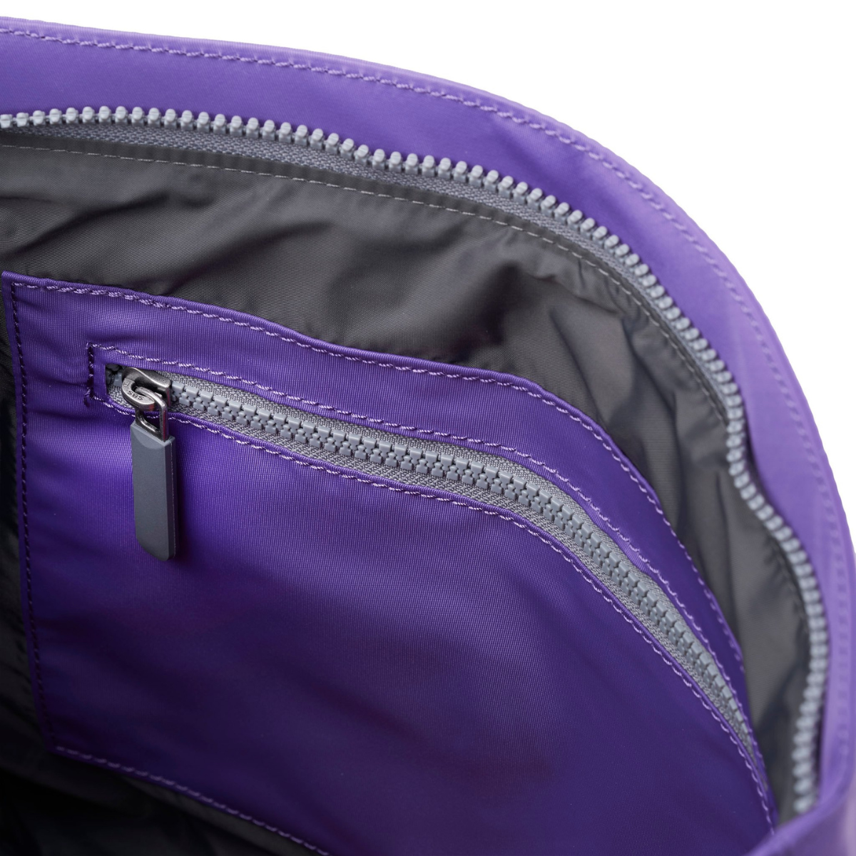 ROKA London Moorgate Messenger Τσάντα Ώμου Majestic Purple από Ανακυκλωμένο Nylon - Medium 3.1L