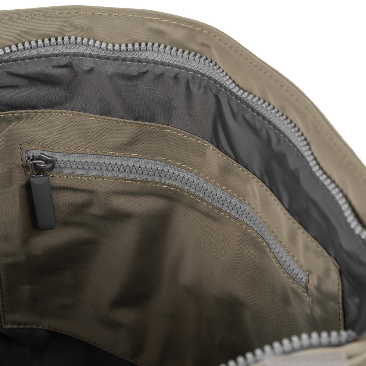 ROKA London Moorgate Messenger Τσάντα Ώμου Taupe από Ανακυκλωμένο Nylon - Medium 3.1L