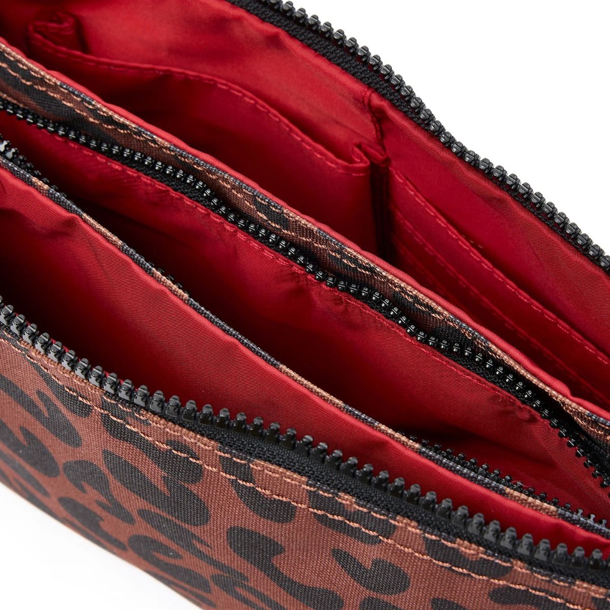 ROKA London Carnaby Τσάντα Crossbody Scarlet Leopard από Ανακυκλωμένο Καμβά XL 1.27L