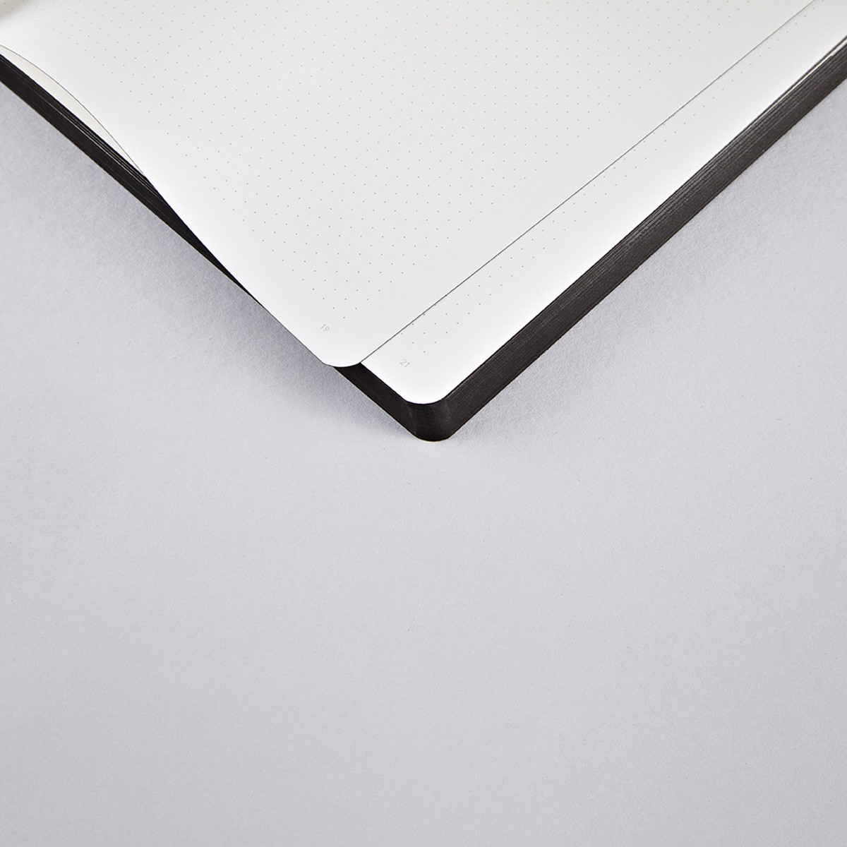nuuna Notebook Colour Clash L Light - INTERACTION