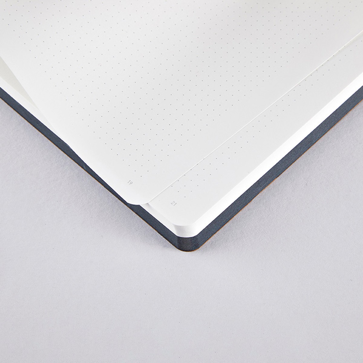 nuuna Notebook Graphic L - COPYRIGHT