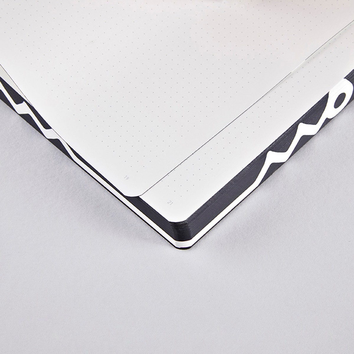 nuuna Notebook Graphic L - METROPOLIS