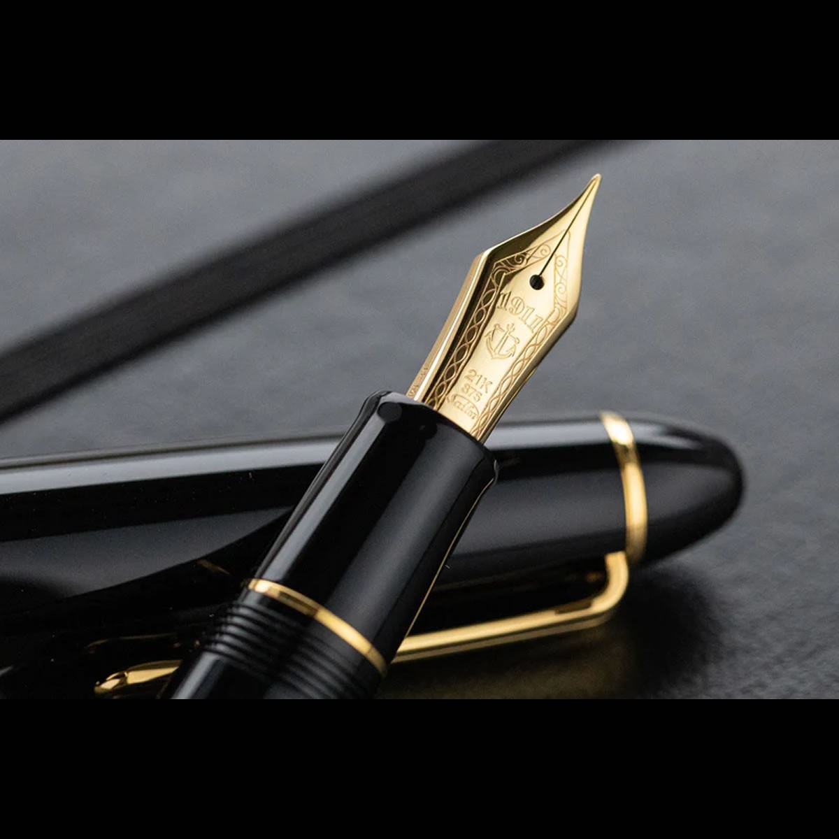 SAILOR 1911 L Black Gold 21K Πένα MF