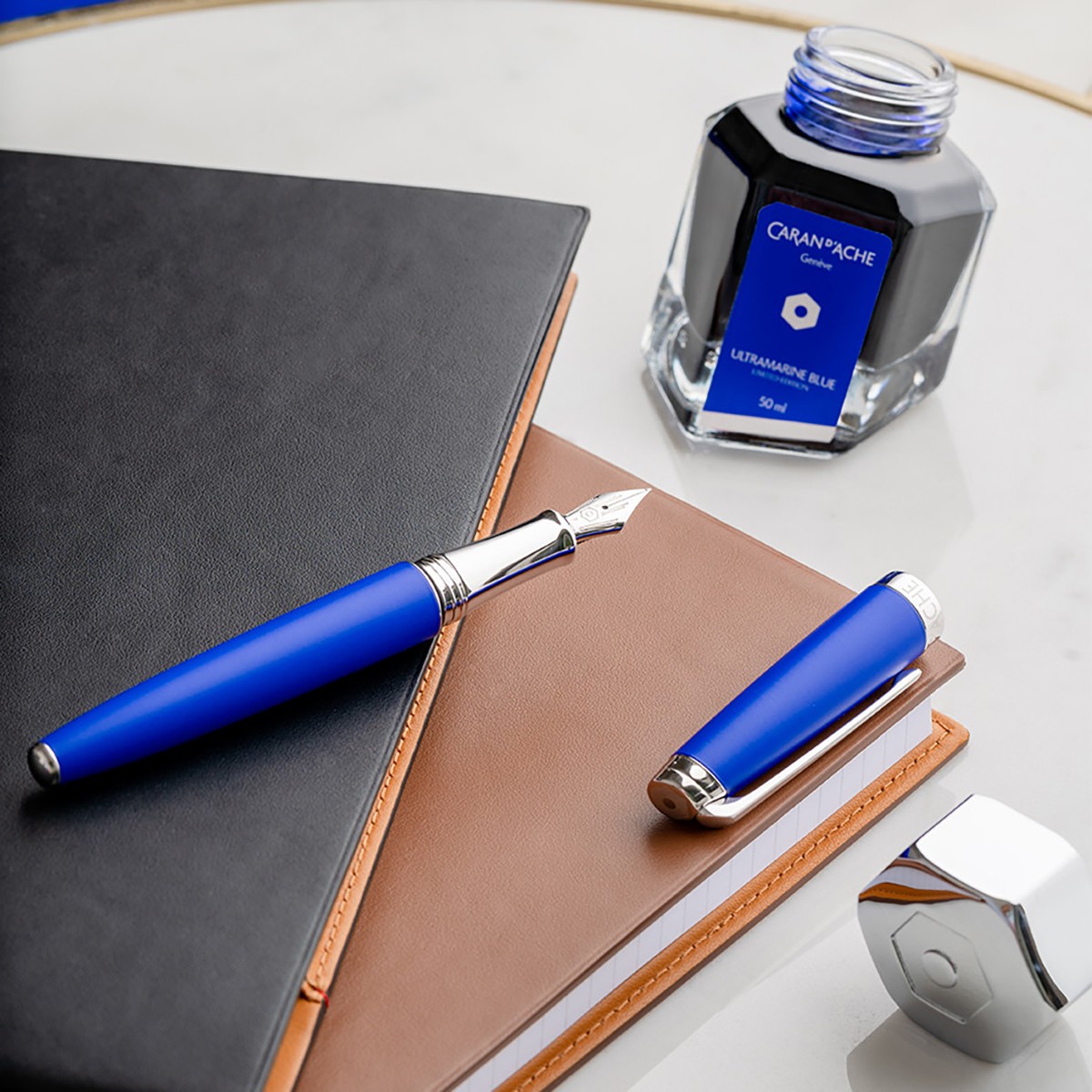 Caran d'Ache Leman & Klein Blue® Σετ δώρου Πένα & Μελανοδοχείο